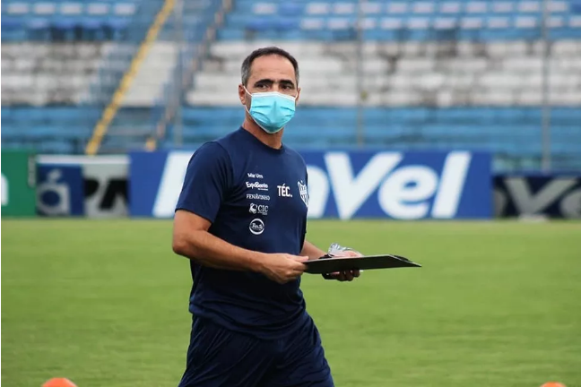 Lanterna do Gaúcho anuncia saída de técnico e promove auxiliar para o cargo