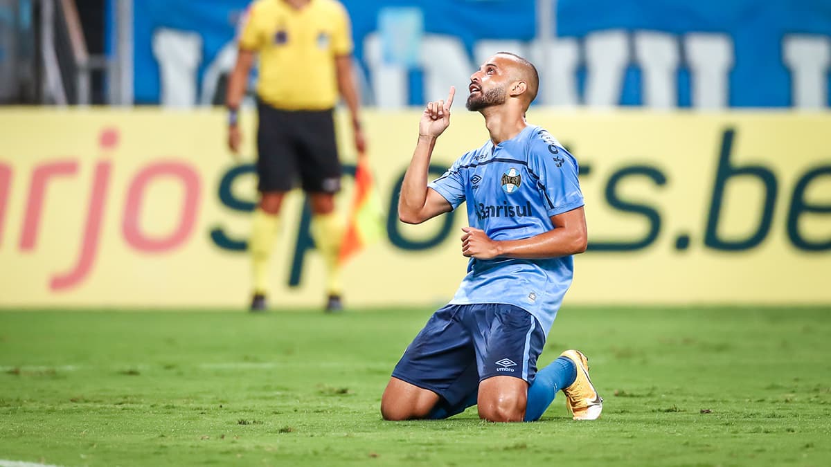 Além de Lucas Araújo, Grêmio encaminha empréstimo de meia para rival do Brasileirão
