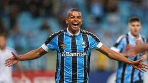 Fluminense desiste de David Duarte e quer David Braz, do Grêmio