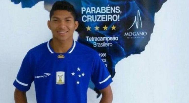 Cruzeiro comemora absolvição no caso Rony, que poderia gerar punições na Fifa