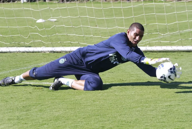 Patrocinense anuncia goleiro ex-Atlético-MG e atacante de 21 anos