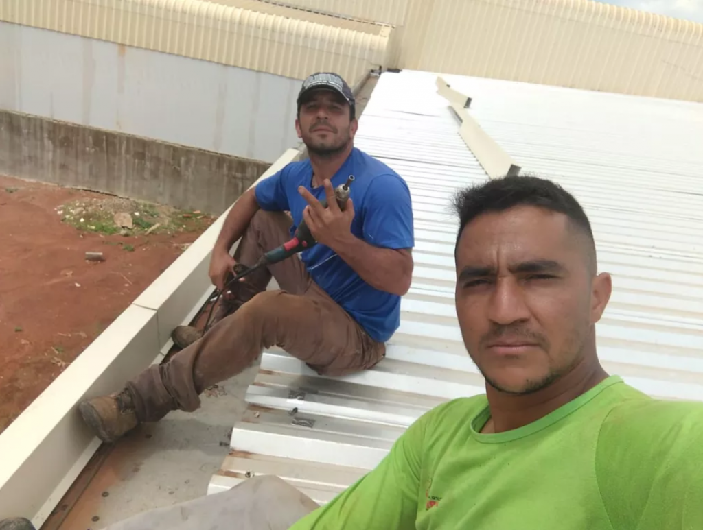 Pardalzinho (de camiseta verde) hoje é soldador - Foto: Arquivo Pessoal