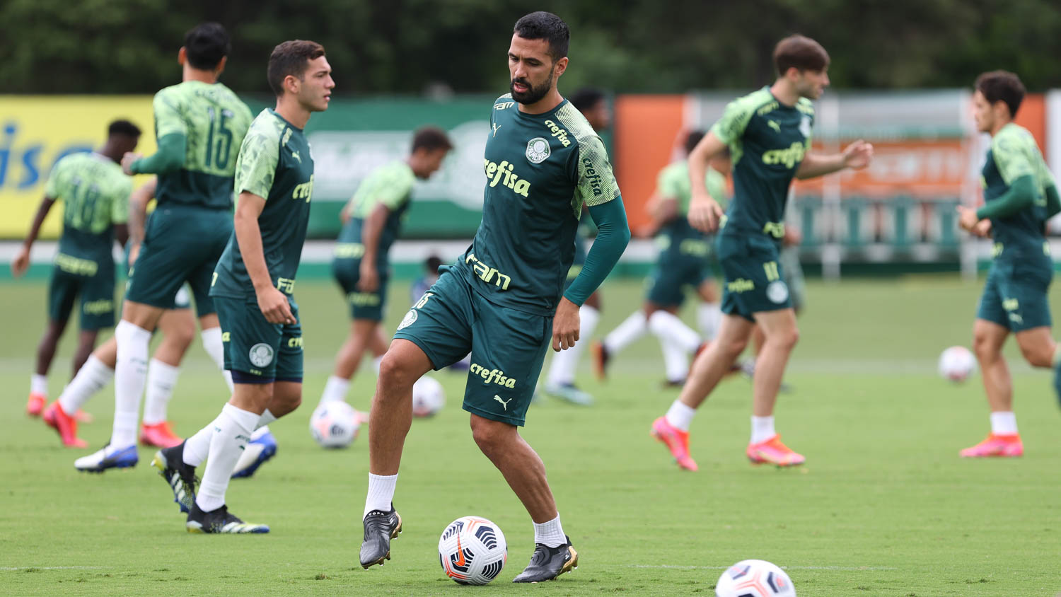 Palmeiras treina forte, mas Zé Rafael, Wesley e Veron fazem trabalhos específicos