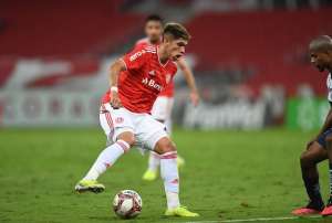 Chileno comemora estreia pelo Internacional: 