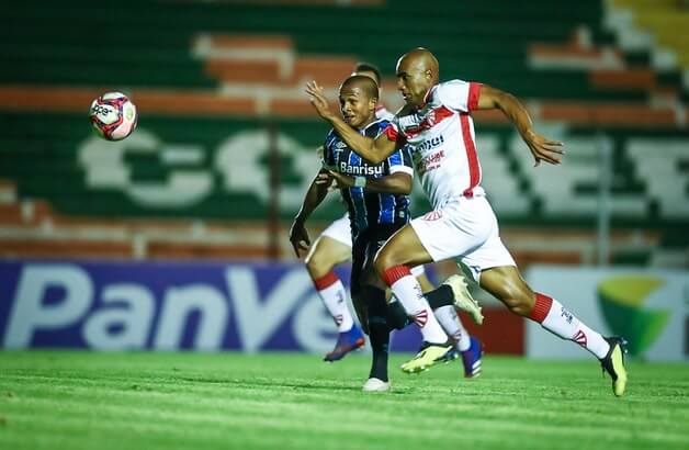 GAÚCHO: Dupla Gre-Nal tropeça e Ypiranga encosta nos líderes