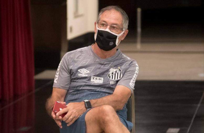 Ariel Holan revela que adaptou seu modo de treinar ao estilo de o Santos jogar