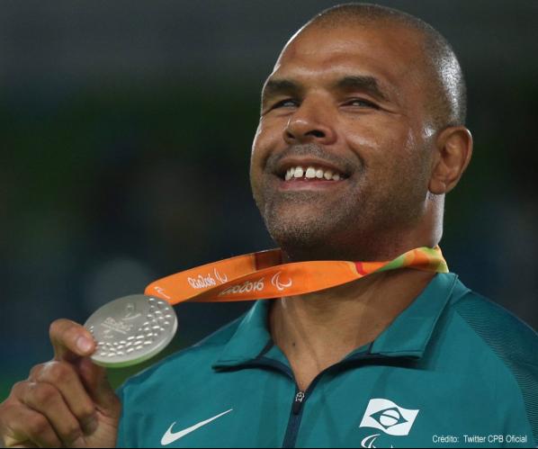 Tetracampeão paralímpico, judoca brasileiro está internado com covid-19
