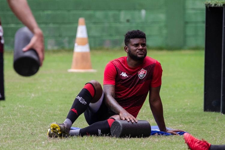 Lateral tem rescisão publicada junto ao Vitória para acertar com Botafogo