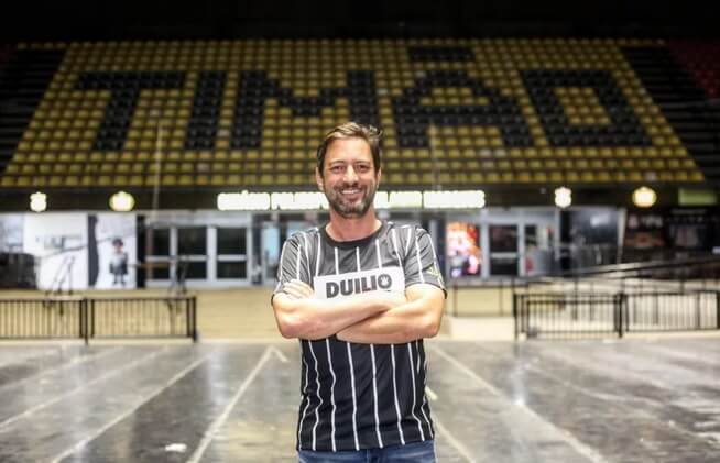 Dirigentes do Corinthians se reúnem com torcedores organizados