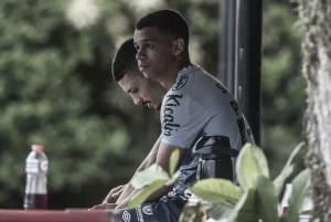 Volante do Santos sofre lesão no treino e vira dúvida para Libertadores