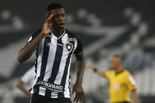 Botafogo recua e pode melar ida de Matheus Babi ao Fluminense
