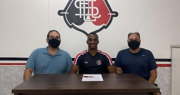 Pernambucano: Santa Cruz renova com goleiro Jordan até 2022