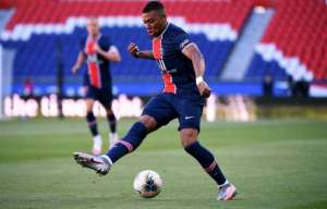 Francês: 'Ao entrar em campo, na minha cabeça, sou melhor que Messi e Ronaldo', diz Mbappé