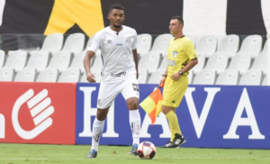 Rival do Brasileirão avalia empréstimo de zagueiro do Santos