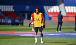 Após expulsão, Neymar recebe nota péssima de jornalistas franceses
