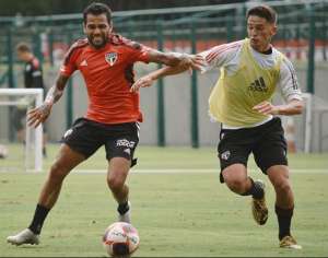 Lateral compara Hernán Crespo a Fernando Diniz: 'Não vejo muita diferença'