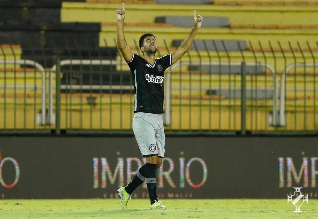 Após três gols em vitória, atacante sonha em ser titular do Vasco