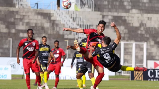 PARANAENSE: Cascavel bate Athletico com gol no último minuto e complica o Furacão