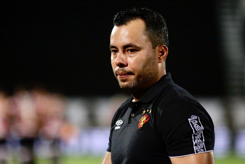 Após levar goleada, time da Série A demite treinador