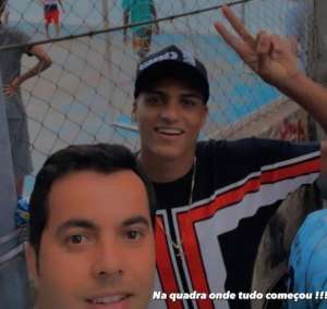 Atacante do Corinthians aparece sem máscara em quadra de futsal