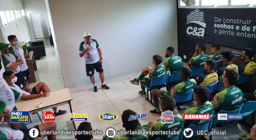 Após tirar o time da zona de rebaixamento, técnico de time mineiro mira G4