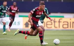 Paulistão: Ex-atacante do Flamengo está próximo da Ferroviária