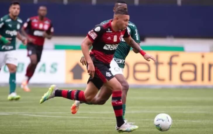 Paulistão: Ex-atacante do Flamengo está próximo da Ferroviária