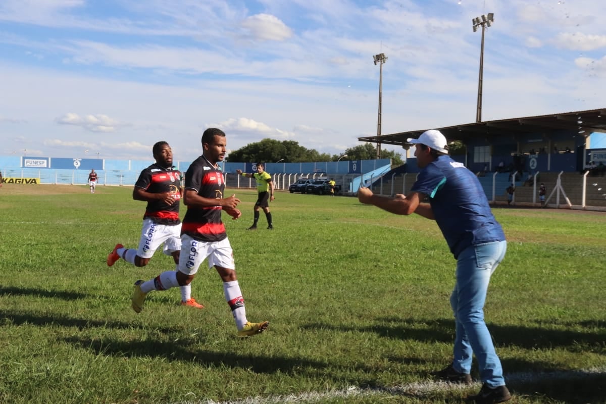 SUL-MATO-GROSSENSE: Águia Negra derrota Operário por 1 a 0 e encosta no líder