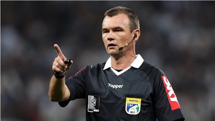 CBF anuncia que Leandro Vuaden vai apitar a decisão da Supercopa do Brasil no domingo