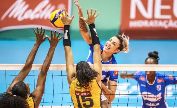 Superliga Feminina de Vôlei: Duelo espetacular, Minas derrota Praia Clube e é campeão