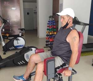 Livre da Covid-19, técnico do Santo André inicia trabalho na fisioterapia