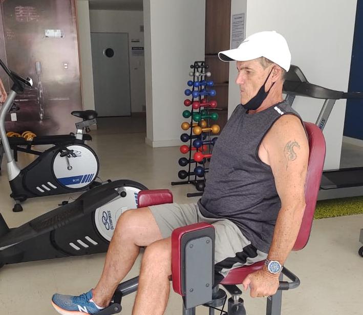 Livre da Covid-19, técnico do Santo André inicia trabalho na fisioterapia