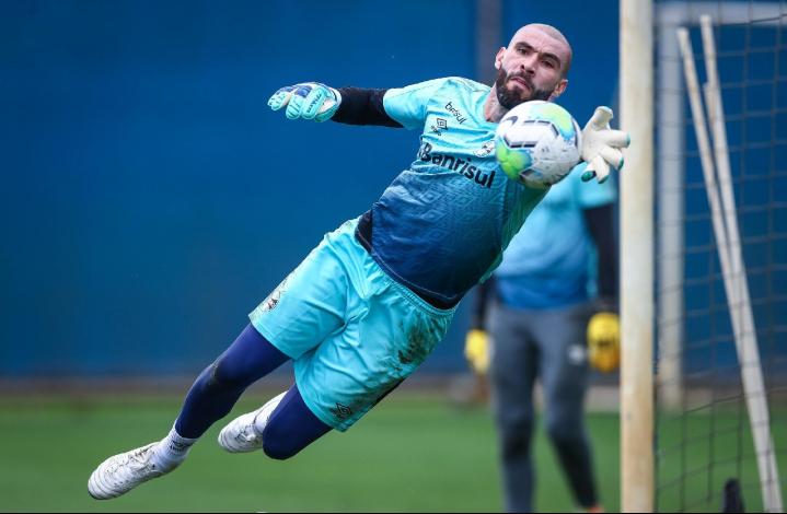 Sexto reforço do Vasco, goleiro manda recado para a torcida: ‘Vamos juntos’