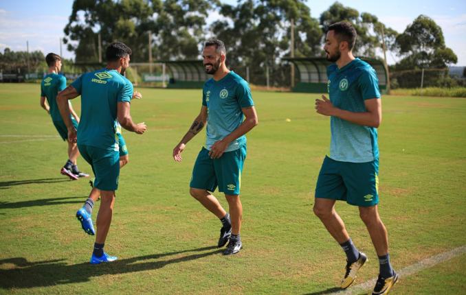 Em alta na Chapecoense, atacante comemora boa fase do clube no Catarinense
