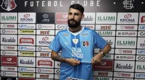 Contratado com status de titular, goleiro uruguaio está de saída do Santa Cruz