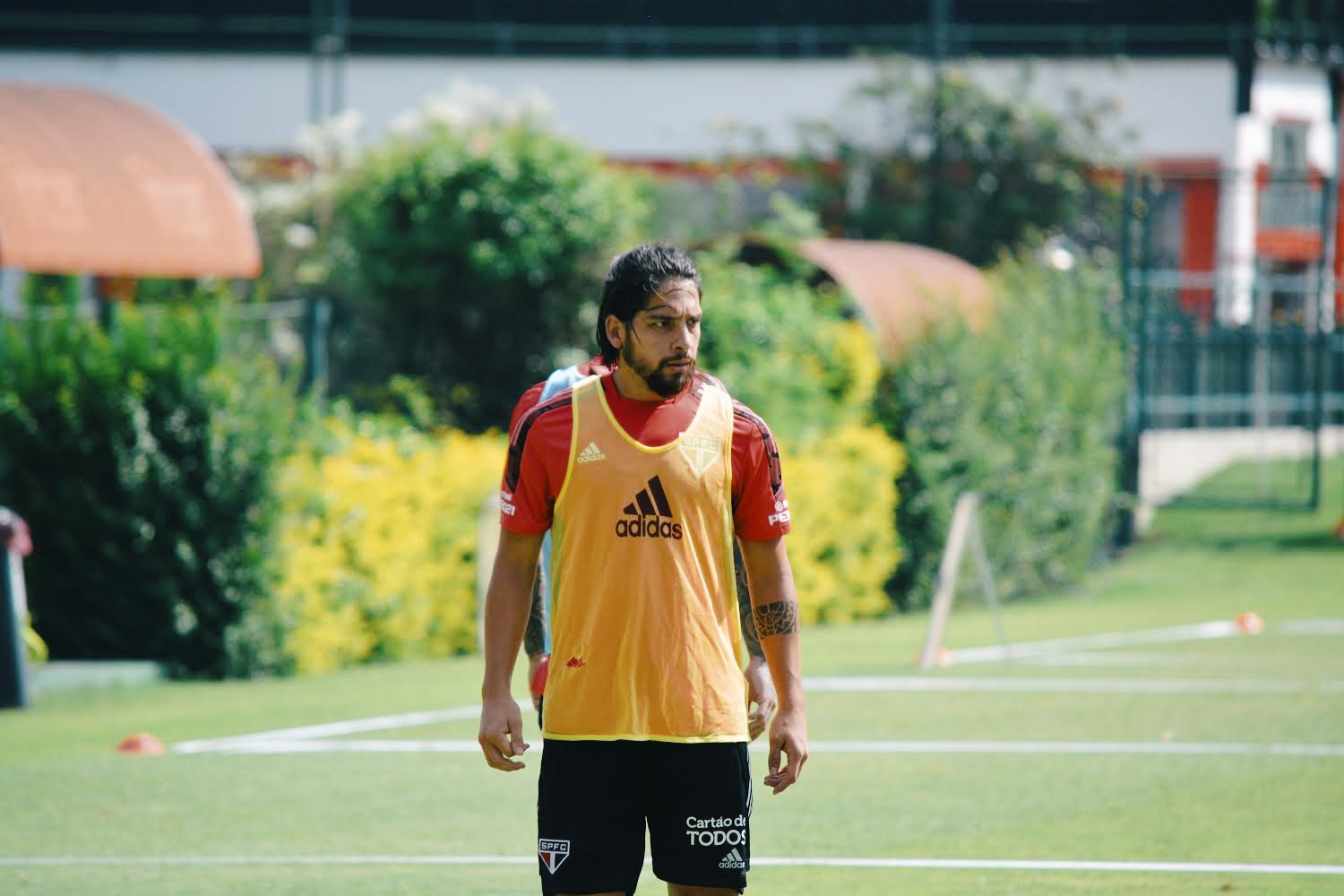 São Paulo oficializa a chegada do meia argentino vindo do Vasco