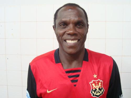 Por precaução, ex-atacante da Seleção é internado por Covid-19 em hospital no Rio