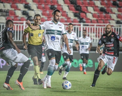 Léo Gamalho marcou dois gols sobre o Operário (Foto: Site Oficial do Coritiba)
