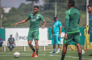 Atacante do Coritiba elogia elenco alviverde após classificação na Copa do Brasil