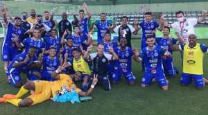 GOIANÃO: Goiás tropeça no lanterna e jogo em Jaraguá tem gol contra bisonho