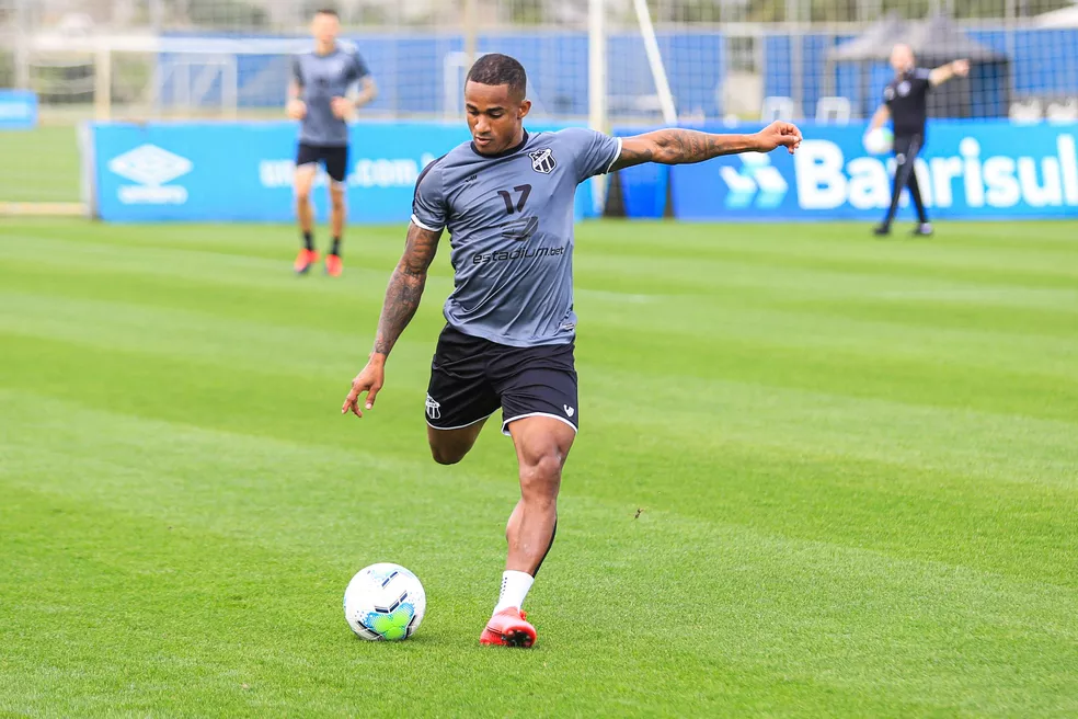 Focado no Brasileirão, América-MG encaminha chegada de lateral-direito do Ceará