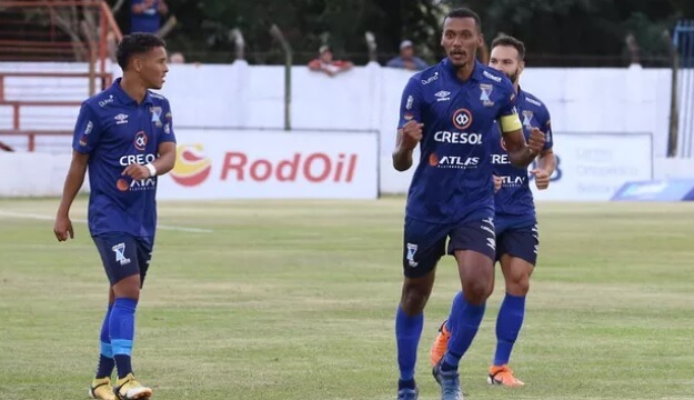 PARANAENSE: Azuriz vence com gol relâmpago e encosta nos líderes