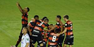 Vitória-BA 2 x 0 Rio Branco-ES - Com gols rápidos no 2ºT, Leão avança na Copa BR