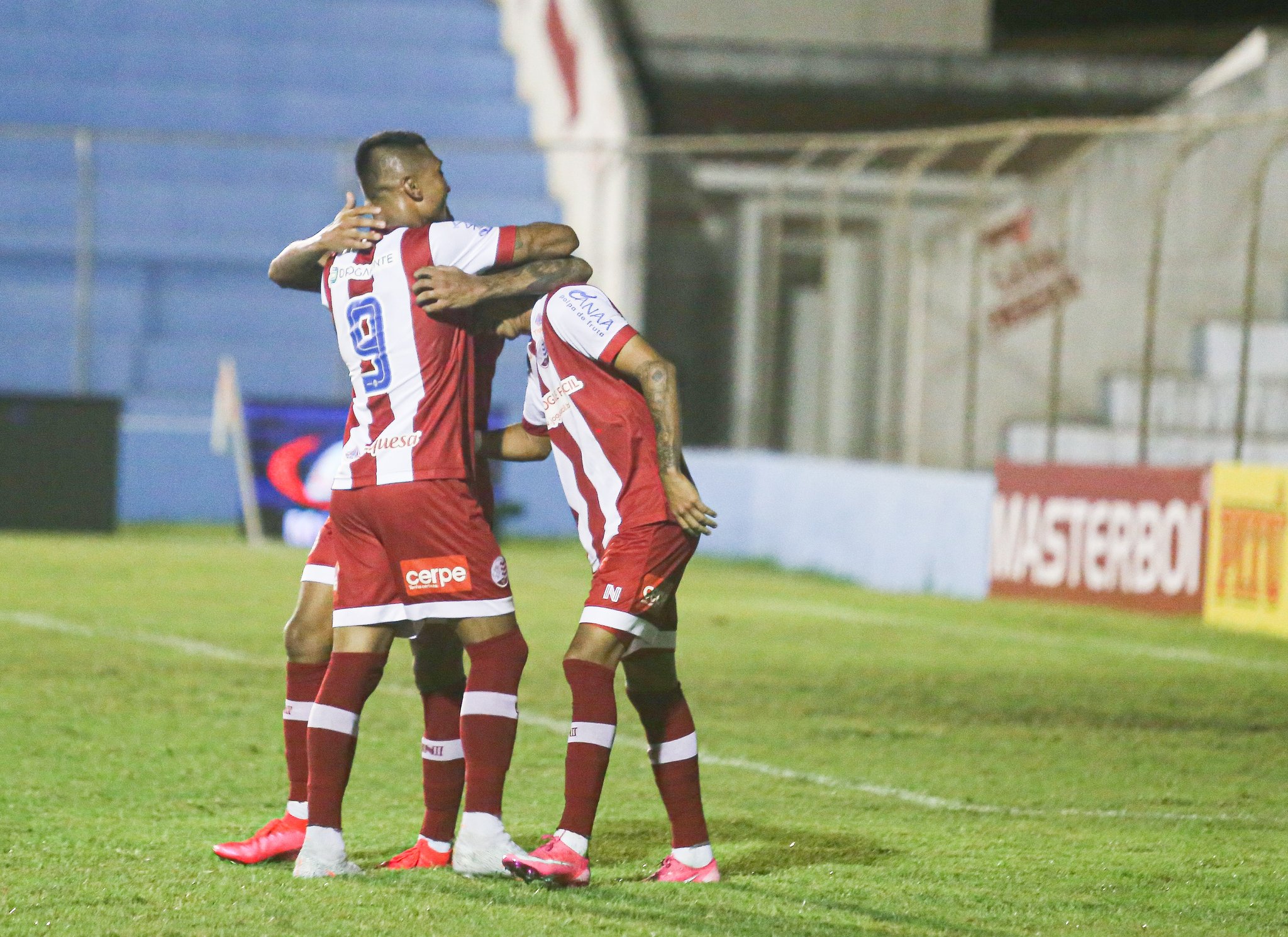 Sport e Santa Cruz empatam sem gols na Arena de Pernambuco