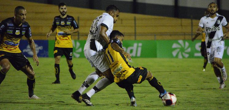 Ponte Preta busca vaga e dinheiro em Criciúma