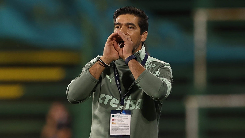 Abel Ferreira elogia dedicação do grupo na busca por mais duas taças no Palmeiras