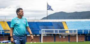 Claudinei torce pela permanência de Valdívia e pede 