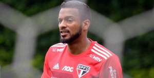 Lateral do São Paulo atropela ciclista em frente ao CT do clube