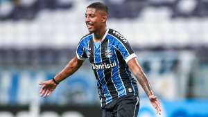 Grêmio barra ímpeto do Fluminense e tenta vender meia para o exterior