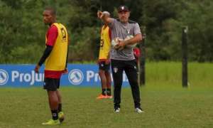 Após Covid-19 e tumor, técnico volta aos trabalhos no Joinville